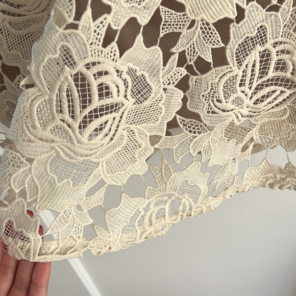 Tiered lace dress - Picture 3 of 3